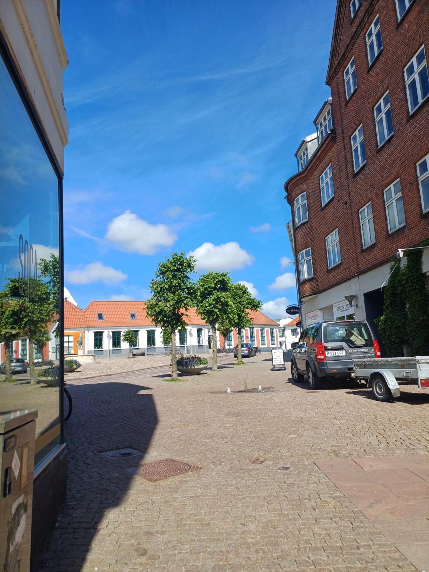 Grand 4 Persons Family Room With Free Parking Hjørring Buitenkant foto